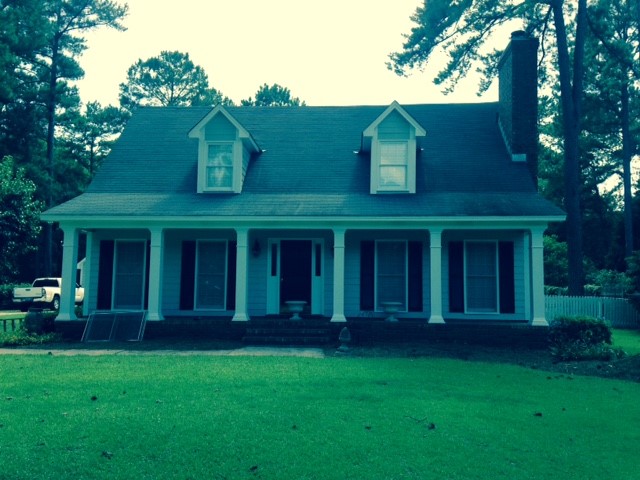 Southern home with newly painted exterior trim